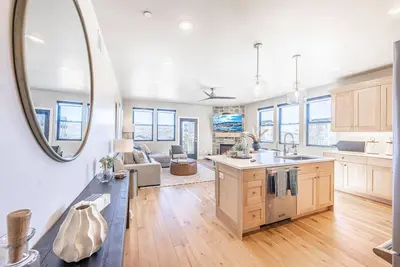 Image de *Free Skis* Great for Families–2 King Suites & Bunk Room | 2 Mins to Lift & Deer Valley East Village