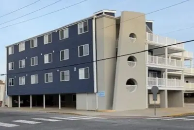 Image de 17 42nd Street Unit 4