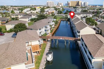 Image de Remodeled 2 Bedroom Canal Front Condo Sandpiper Cove Resort 3205 in Destin, Fl
