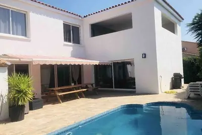 Image de Villa d architecte neuve climatisée avec piscine en bord de mer