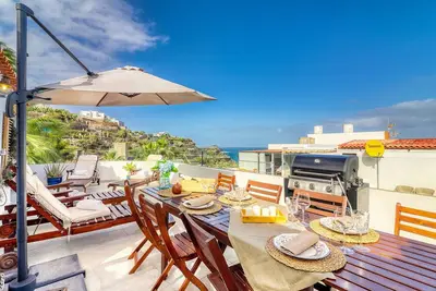 Image de Maison Spacieuse avec Terrasse et Vue sur l’Océan, à 100m de la Plage