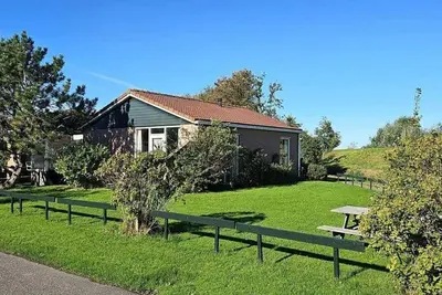 Rekerlanden 274 in Warmenhuizen. Suitable for 6 people with 3 bedrooms.