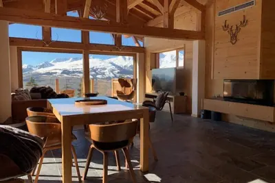 Image de Chalet spacieux rénové · Terrasse · Wifi gratuit