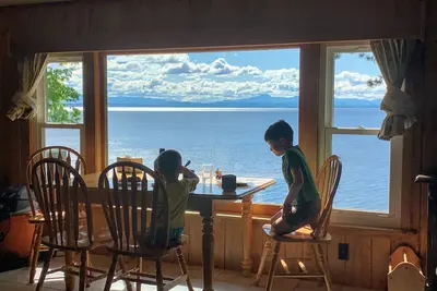 Image de Lake house on the shores of Lake Champlain