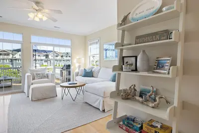 Image de Nb Townhome, Assn Pool, Walk to Beach, Rooftop Views