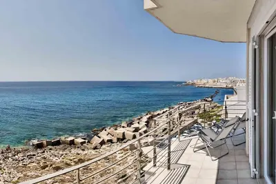 Image de Appartement sur la mer avec vue sur le vieux Gallipoli et la baie