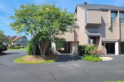 Image de Beach Townhouse, Saltmarsh Creek View Balcony, 2 Kings, Covered Parking, Pool