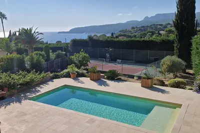 Image de Studio 2 pers avec plage, piscine, terrain de tennis