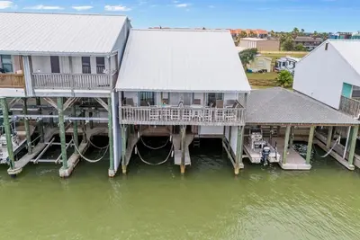 Image de 3g Condo Waterfront by Fishing Center Poc