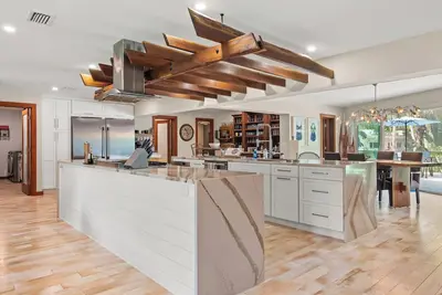 Image de Awesome rustic Siesta Key private pool home!