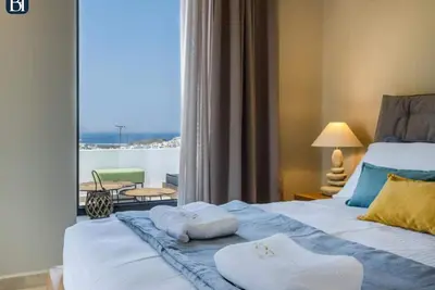 Bh672 - C - Suite Naxos