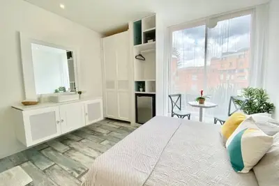 Image de Diseño Único de Loft, Zona G con Balcón Privado