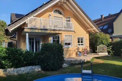 Image de Phantastisches Haus mit Pool Direkt in München