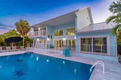 Image de Kcb~Aqua Vista~ Luxury Waterfront w Pool & Dock!