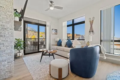 Skywalk Flats Mountainview Condo: Downtown, Rooftop Deck