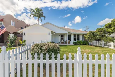 Image de Centrally located luxe poolside oasis w/ standout amenities!