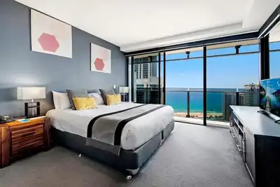 Image de Circle on Cavill Luxury 2 Bed Ocean View Spa Free Parking