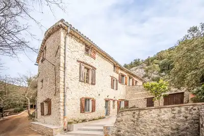 Image de Véritable Mas Ancien Avec Piscine Privée sur Domaine de 16 ha, 4 Ch, 4 Sdb