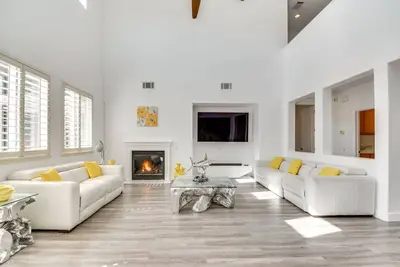 Image de Spacious Merced Home ~ 4 Mi to Downtown!