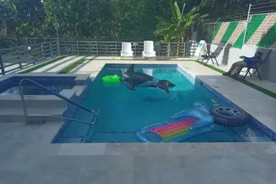 Image de Mirando Place. \n1 Bed 1 Bath Apartment #7. . . Gym+Pool+Hot Tub. . . Sleep 6