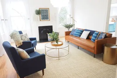 Image de Stunning Forsyth Park Victorian - Walk to it all!