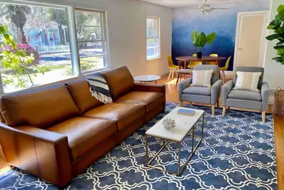 Image de Stunning Coastal Charmer Near Downtown and Beach