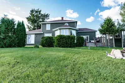 Image de Riverview, King bed main floor, 4 bedroom, 2 bathroom Farmhouse
