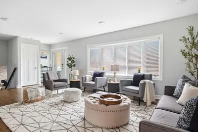 Image de Spacious Home Chicago Suburbs