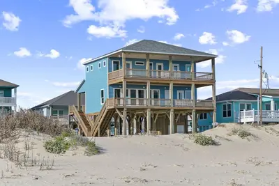 Image de Two Primary Suites! Fantastic views of the beach! 5bed, 4. 5bath sleeps 21.