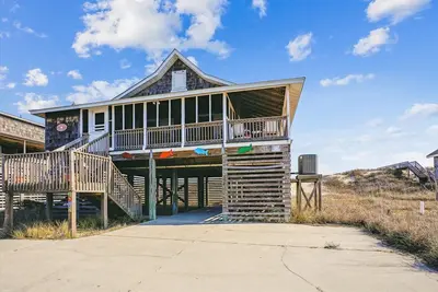 Image de Classic Oceanfront home! Prime location near Jockey's Ridge! Incredible views!