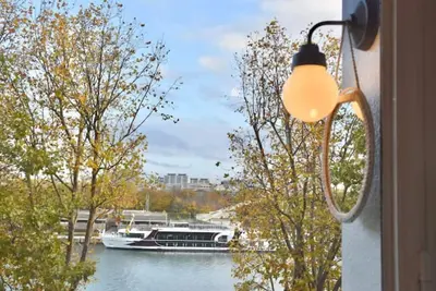 Image de Appartement confortable de 4 chambres Ă coucher sur la Seine