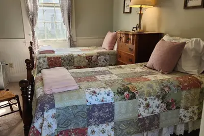Image de Picturesque bed and breakfast, nestled in the foothills of the white mountains.