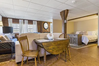 Image de Maine's Best Kept Secret, Studio Apartment