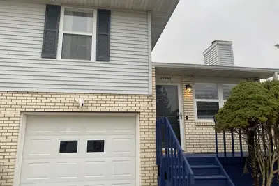Image de Modern 2Bd\/1. 5Ba Duplex w\/ Garage