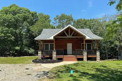 Image de New cabin in Mountain Home 1 mile from Buzzard Roost Marina.