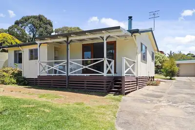 Image de Hop Skip Cottage - Hop Skip Cottage - A 60's cottage with tasteful touches of retro decor & modern furnishings