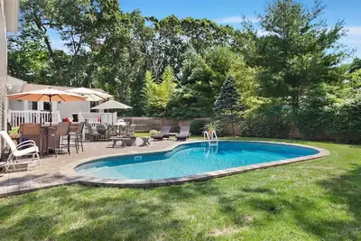 Image de Hamptons Hideaway with Pool & Privacy
