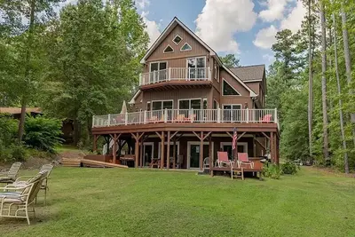 Image de Large Lake House in enjoyable Henrico, Nc. Boathouse, Kayaks included!