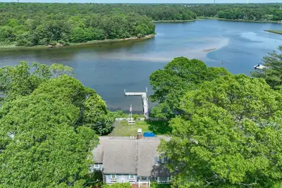 Image de Waterfront, Incredible Views and Private Dock!