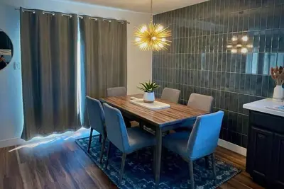 Image de Remodeled Excellent Neighborhood