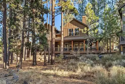 Image de Serenity Retreat: Mountain Elegance in Bend, Or