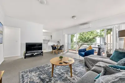 Image de Convenient & Comfy! ~ 2Bed, 2Bath, 2Car, Balcony