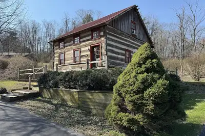 Image de \"Escape to Serenity: Spruce Creek Guest Cabin – Your Perfect Vrbo Retreat!