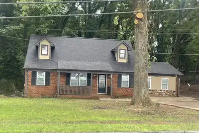 Image de Cozy Relaxing 4-bedroom House in Forest Park