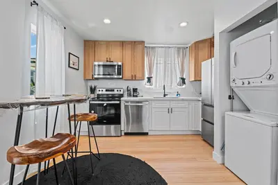 Image de Strict No Parties, New Modern Clean Cozy Home