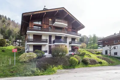 Image de Appartement \"Les Genevriers\" avec vue sur les montagnes, balcon et Wi-Fi