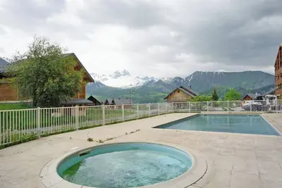 Image de Appartement 'Les Aiguilles D'arves 29' avec vue sur les montagnes, piscine partagée et balcon