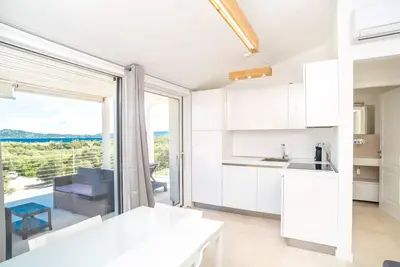 Image de Aquamarina Residence Apartment W\/ Parking!