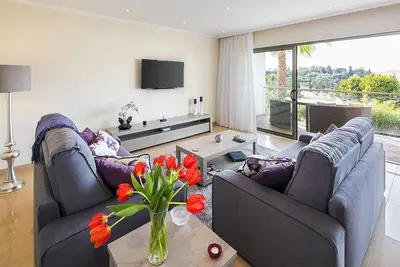 Image de Premier nÂş 24 - Two Bedroom Apartment, Communal Pool, Air-Con, Wi-Fi