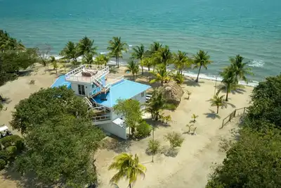 Image de Private Oceanfront 4-Bed Villa w\/Pool on Huge Lot